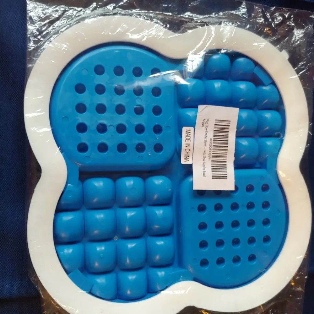 Dog Slow Feed Bowl, Medium Size, NEW, Blue and White, Pet Slow Eating Training